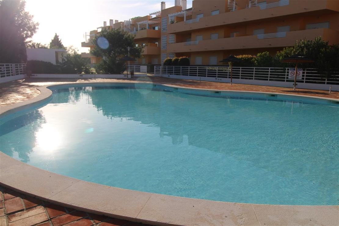 Marinho - 2 Bedroom 2 Bathroom Ground Floor Apartment With Communal Pool And Gardens Conceição 외부 사진