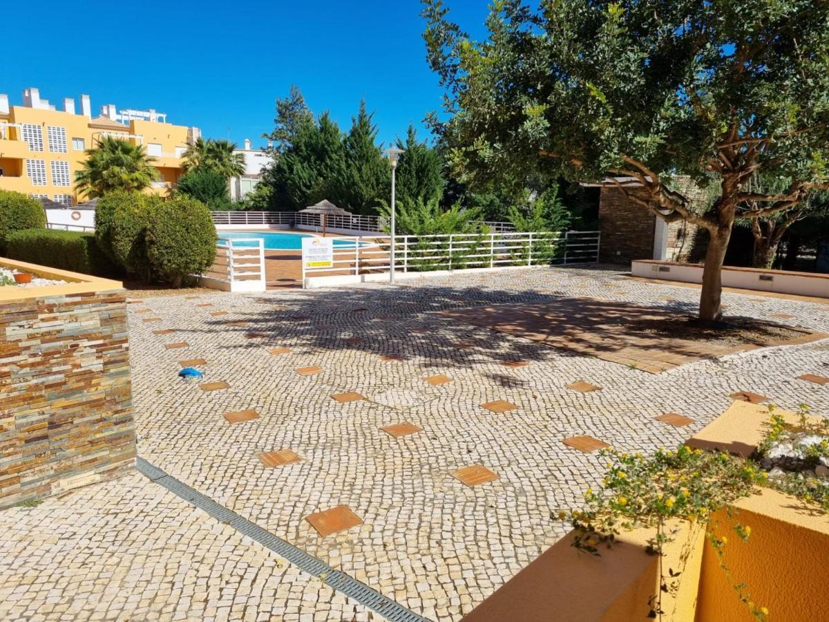 Marinho - 2 Bedroom 2 Bathroom Ground Floor Apartment With Communal Pool And Gardens Conceição 외부 사진