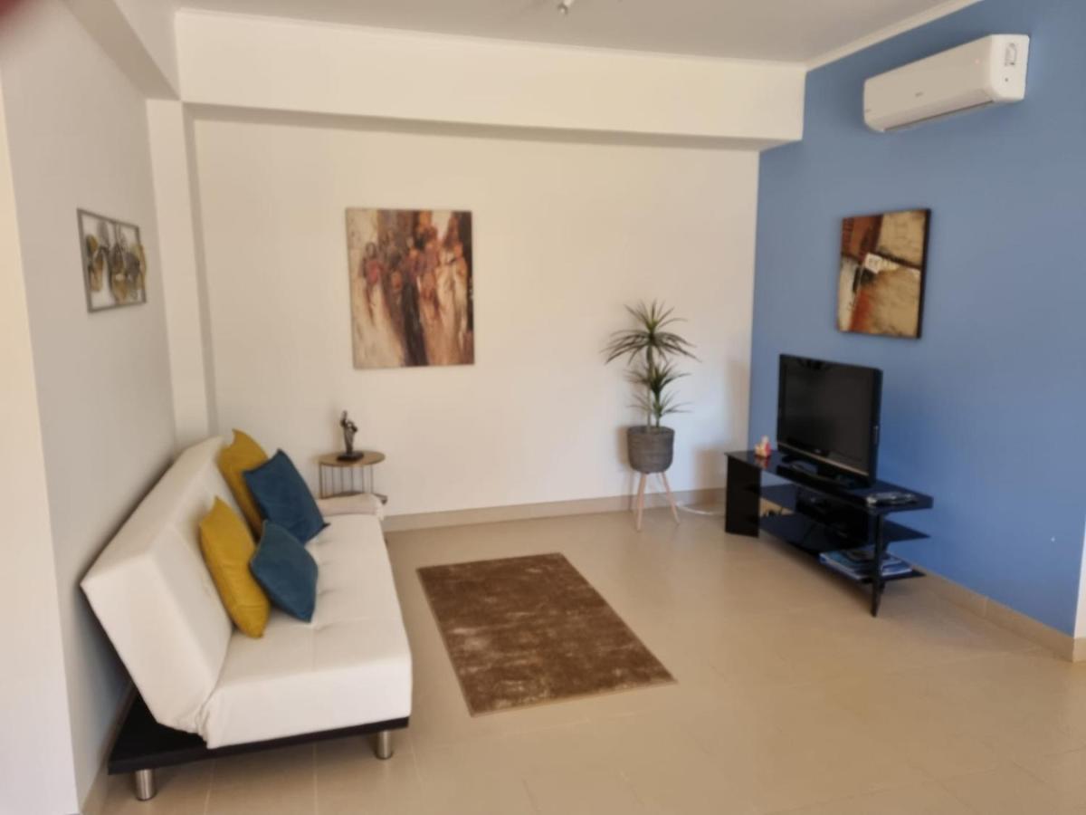 Marinho - 2 Bedroom 2 Bathroom Ground Floor Apartment With Communal Pool And Gardens Conceição 외부 사진