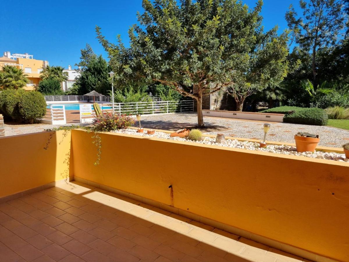 Marinho - 2 Bedroom 2 Bathroom Ground Floor Apartment With Communal Pool And Gardens Conceição 외부 사진